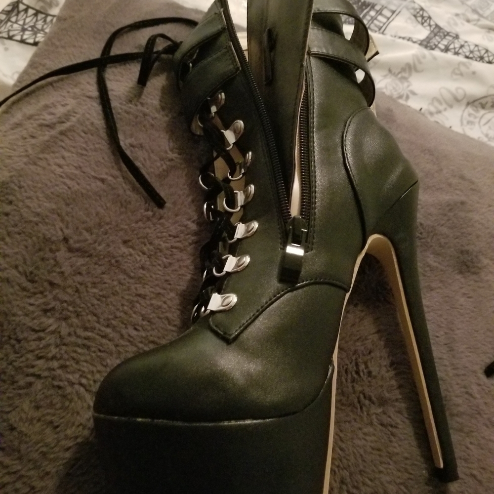 Heels - Picture 8 of 9